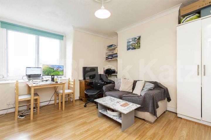 			1 Bedroom, 1 bath, 1 reception Flat			 Hillfield Avenue, Crouch End